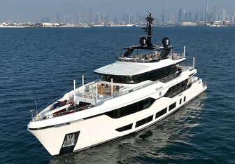 Geulunel Yacht Charter in Dubai
